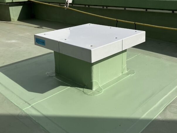 屋上アンテナ架台設置の施工写真（株式会社OFC）
