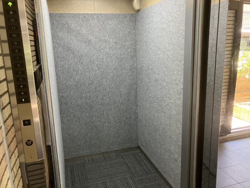 エレベーター保護マット施工の施工写真（株式会社OFC）