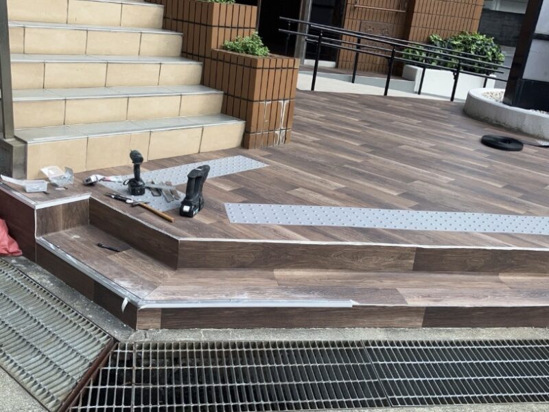 ホテルエントランス改修工事の施工写真（株式会社OFC）