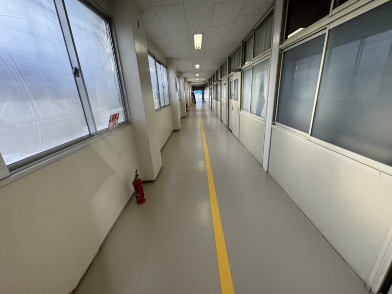 小学校長尺シート施工の施工写真（株式会社OFC）
